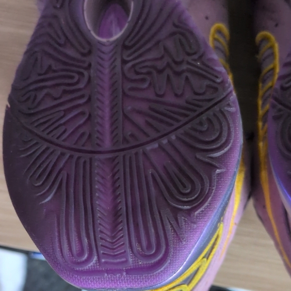 LeBron James "Purple Rain" Athletic Nikes - Picture 10 of 14